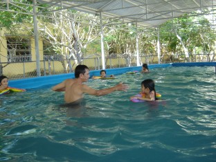 Water familiarisation in Danang Water familiarisation in one of Danang's 10 portable pools
